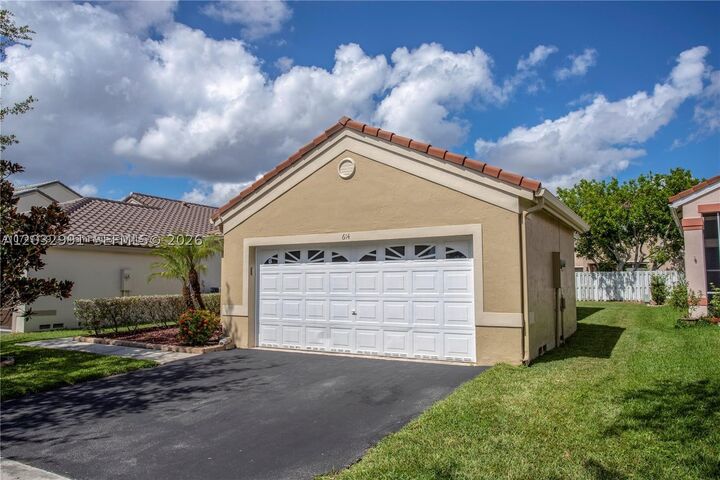 Property Photo: 614 Stanton Ln FL 33326