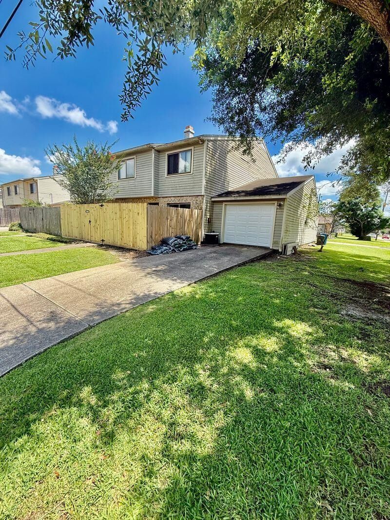 Property Photo:  8585 Glen Meadow Ln  TX 77706 