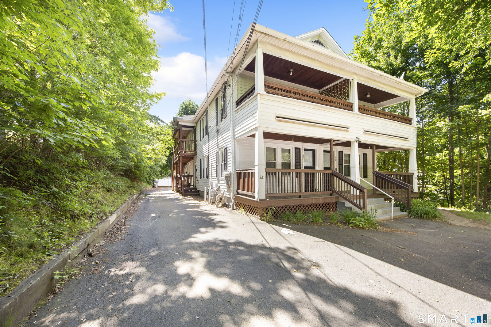 Property Photo:  18 Arch Street  CT 06040 