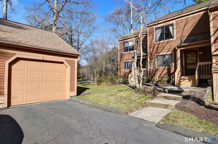 Property Photo:  2 Stonington Court 2  CT 06001 