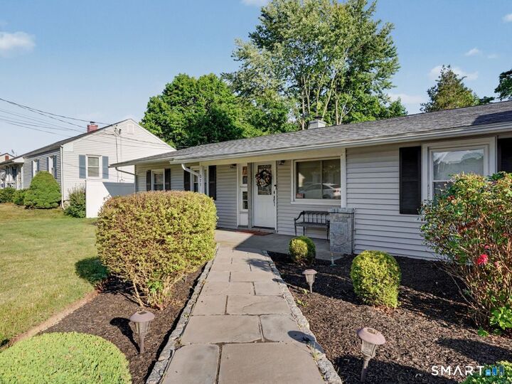 Property Photo:  277 Indian Field Road  CT 06606 