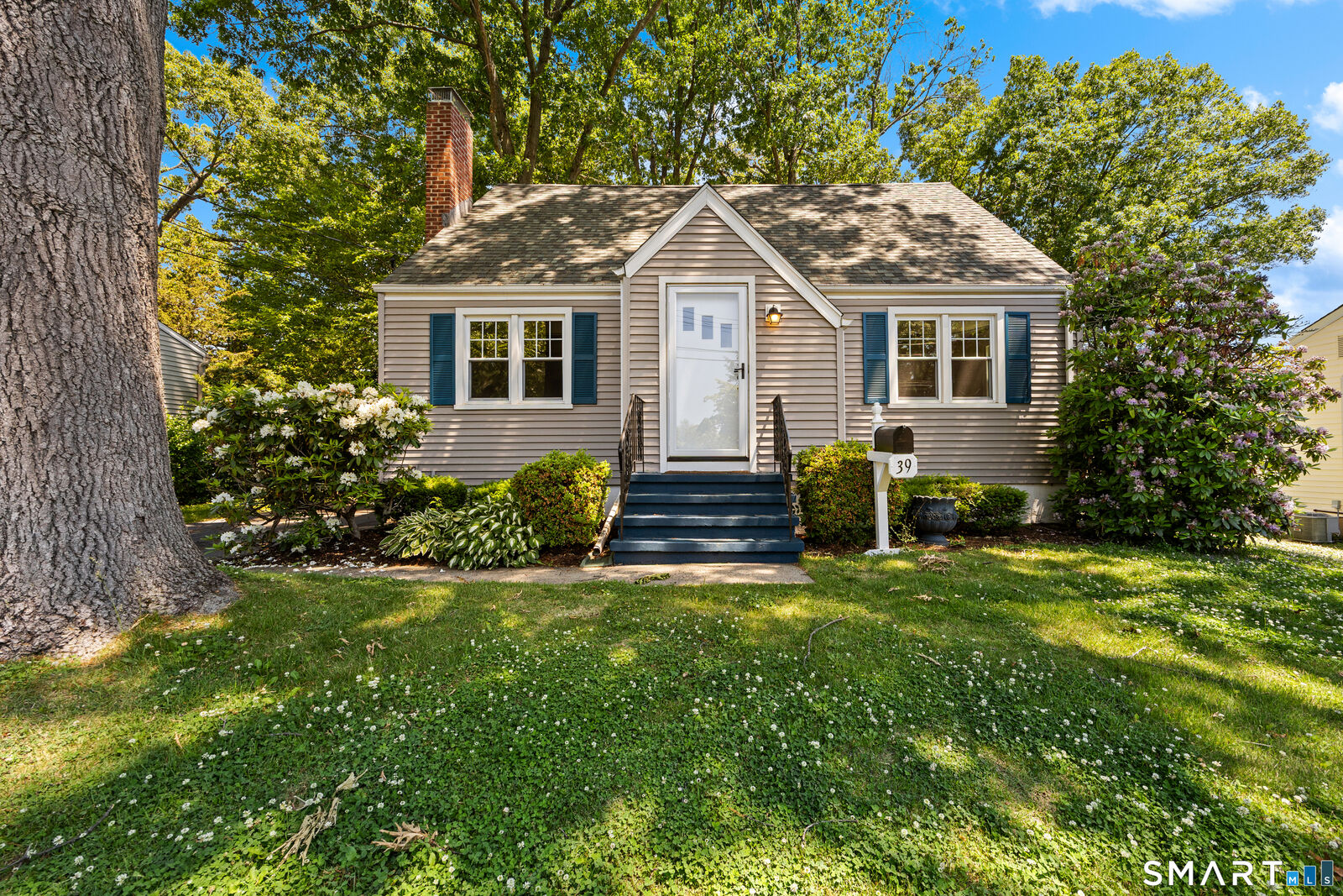 Property Photo:  39 Central Avenue  CT 06516 