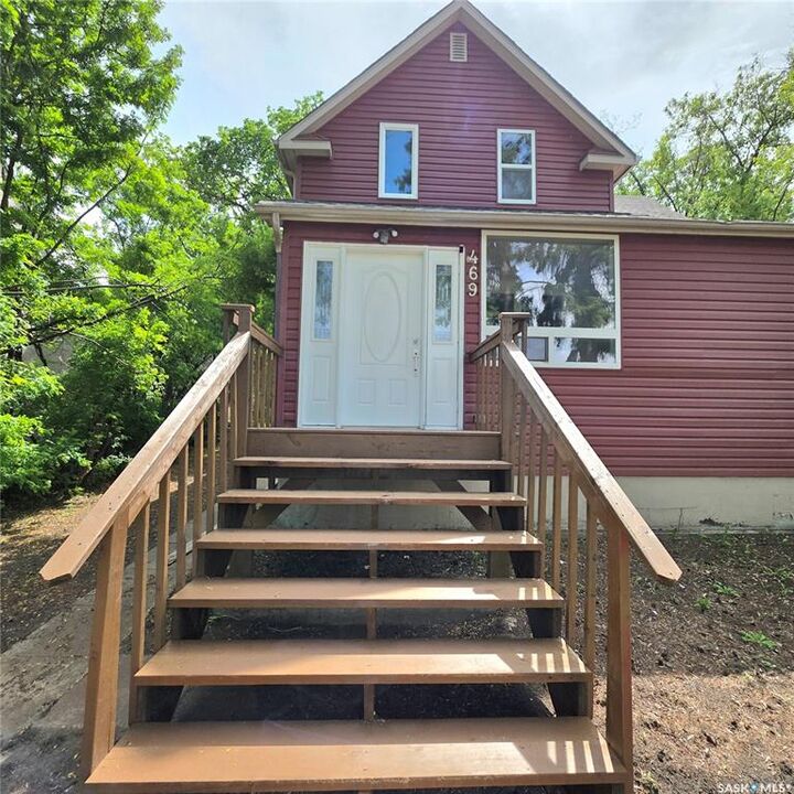 Property Photo: 469 19th Street E SK S6V 1K3