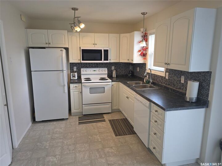 Property Photo: 135 Pawlychenko Lane 33 SK S7V 1K2