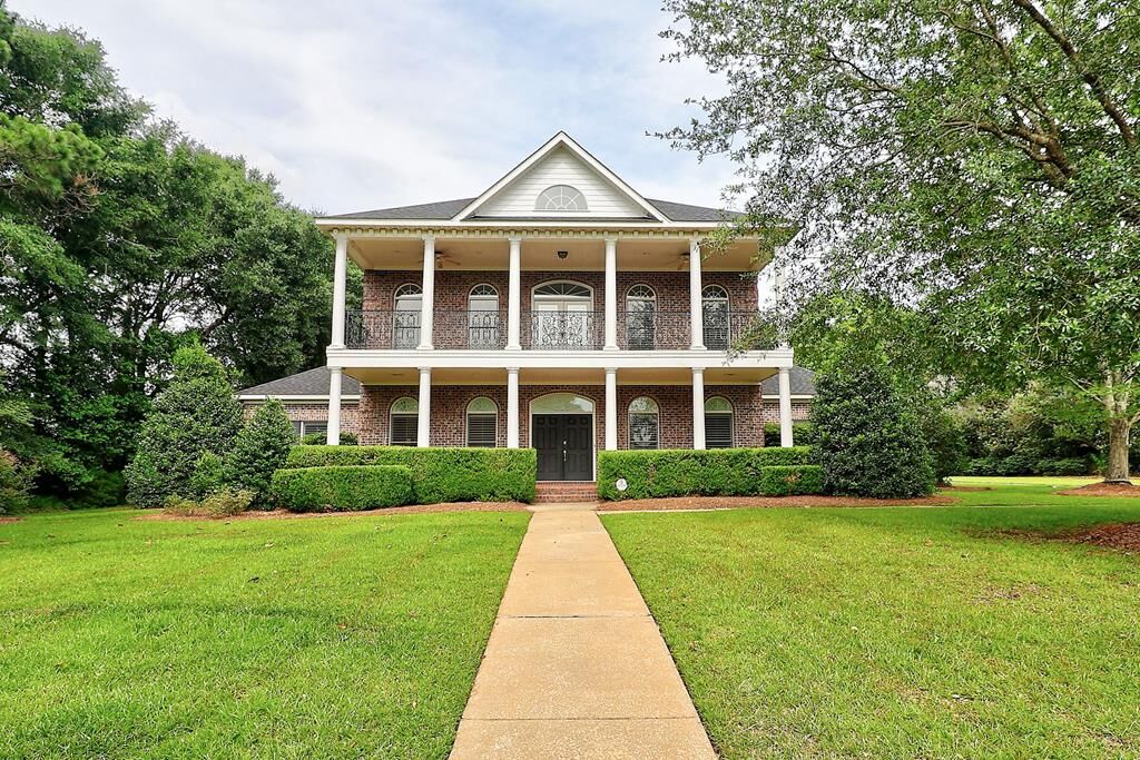 Property Photo:  601 Edinburgh Way  AL 36305 
