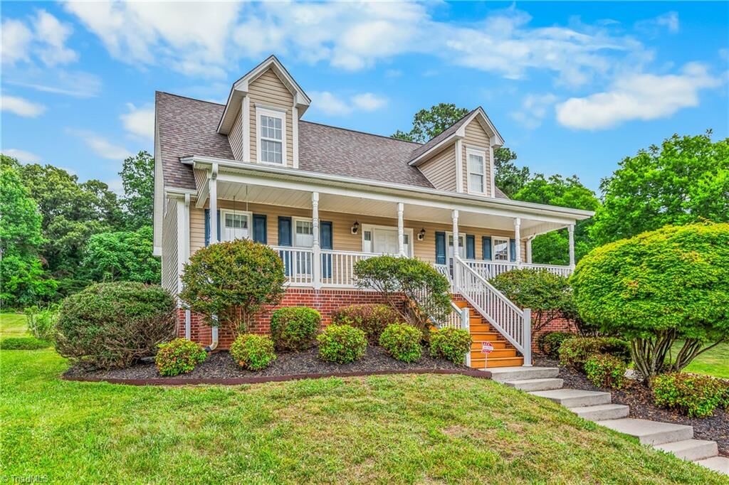 Property Photo: 4430 Tipperary Place NC 27104