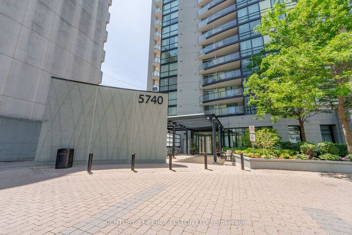 Property Photo: 5740 Yonge Street 205 ON M2M 0B1