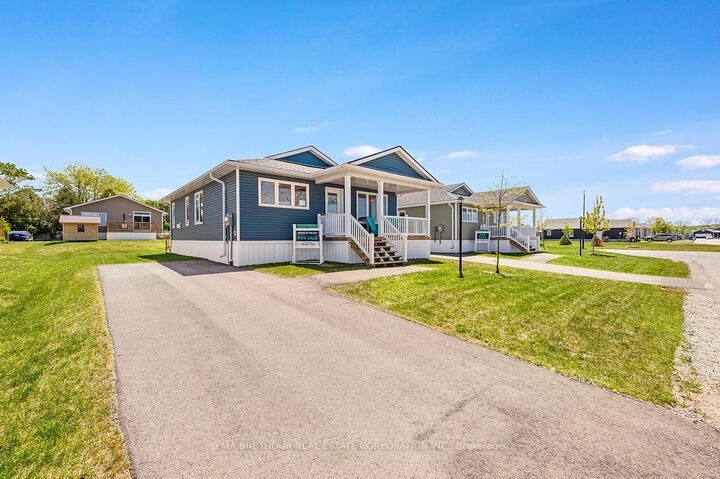 Property Photo: 20 Bluffs View Boulevard ON N7A 0C1