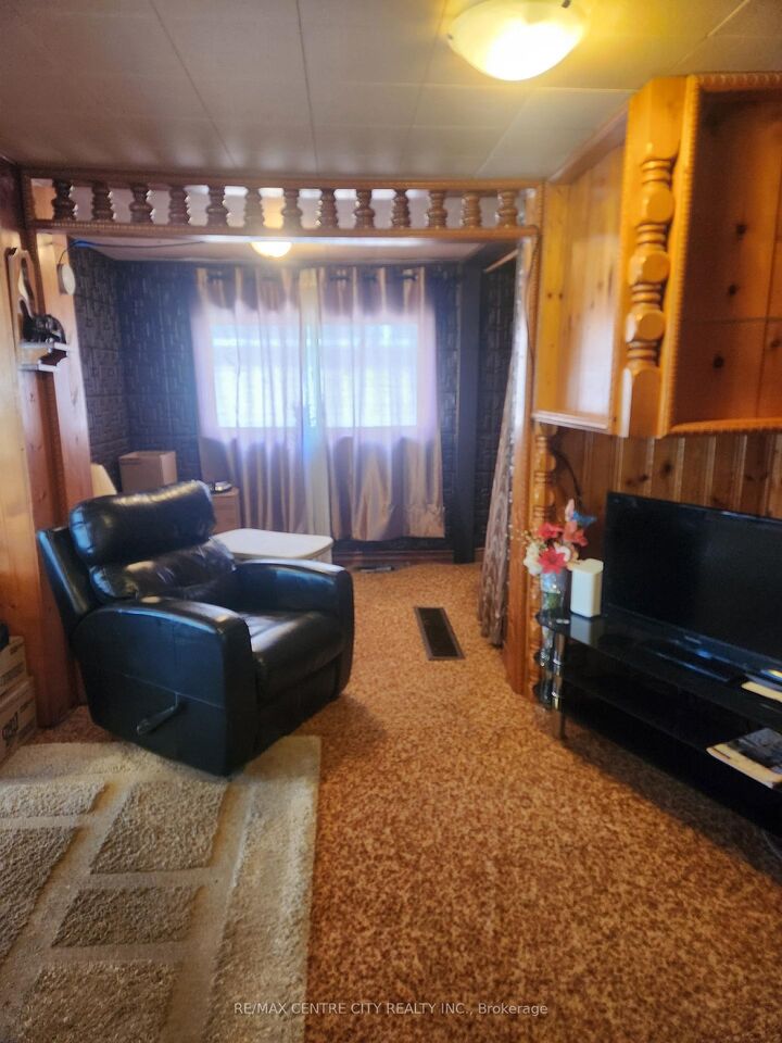 Property Photo: 31 Queen Street ON N7G 2H5