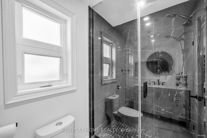 Property Photo: 1092 Stonehaven Avenue ON L3X 1M7