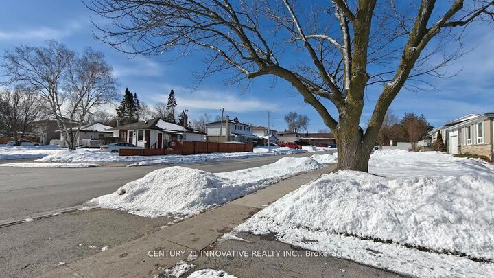 Property Photo: 748 Krosno Boulevard ON L1W 1G3