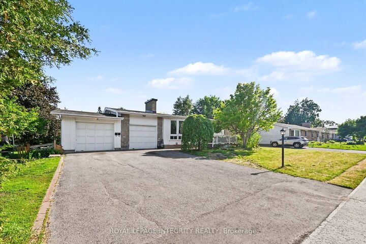 Property Photo: 104 Viewmount Drive ON K2G 3C1