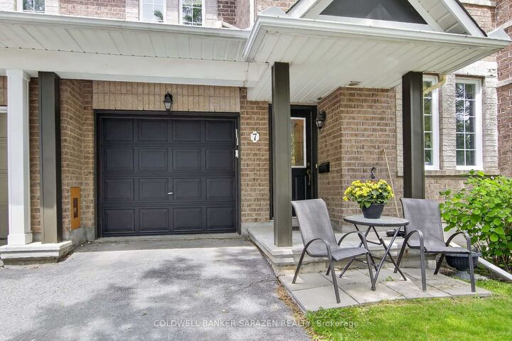 Property Photo: 7 Barnstone Drive ON K2G 6X2