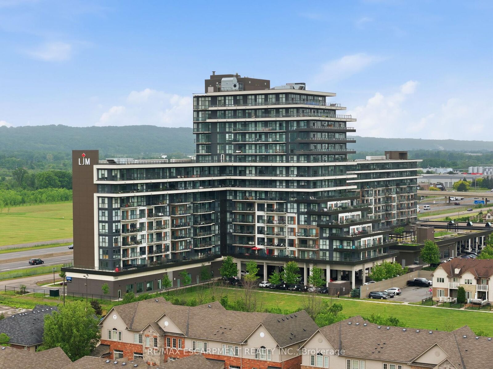 Property Photo: 550 North Service Road 1201 ON L3M 0H9