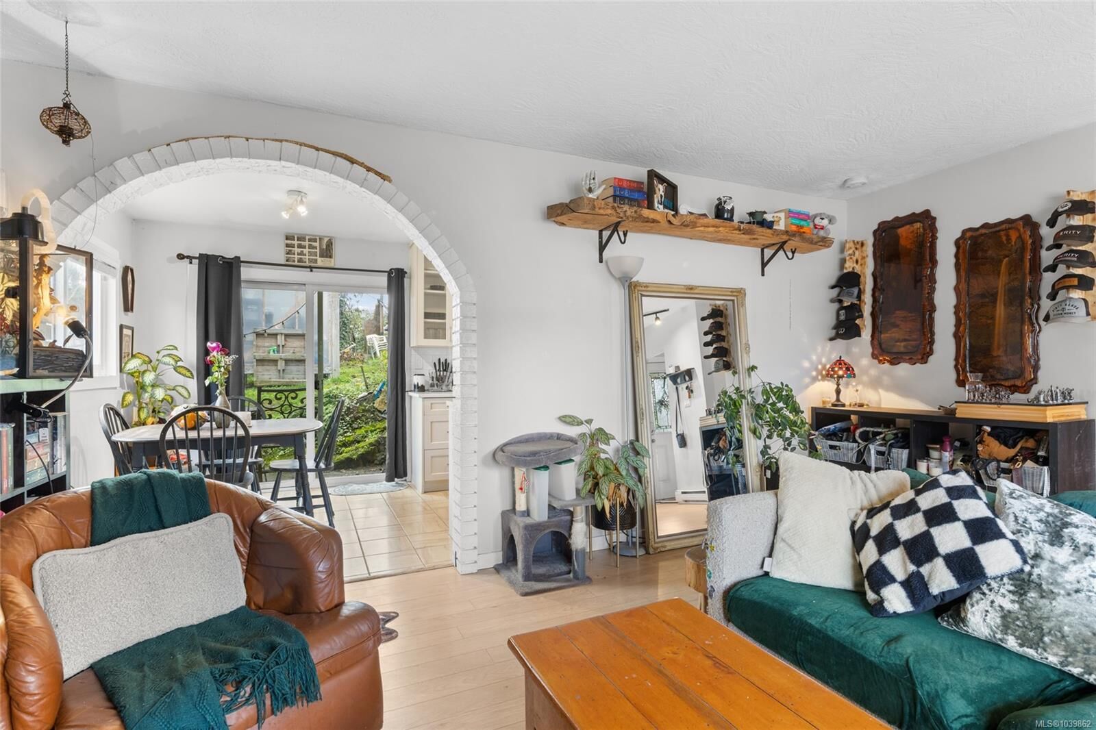 Property Photo: 661 Marlisa Pl BC V9B 4Y8
