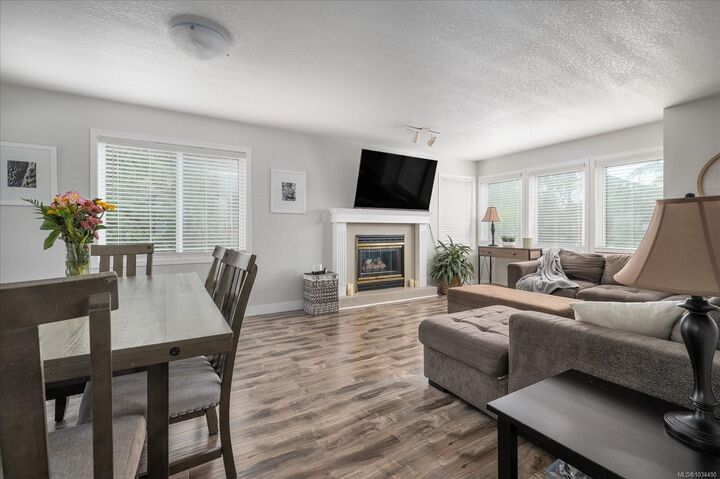 Property Photo: 672 Foster Dr BC V9P 1A8