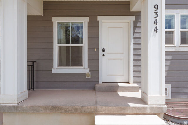Property Photo: 9344 N Vernham Ln UT 84005