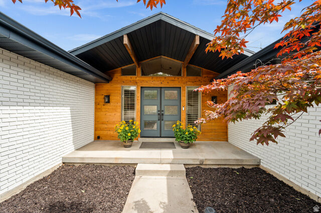 Property Photo: 2241 E Somerset Dr S UT 84121