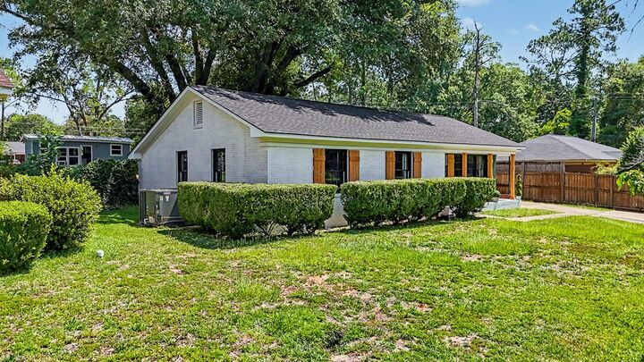 Property Photo:  1313 Sharon Avenue  GA 31707 