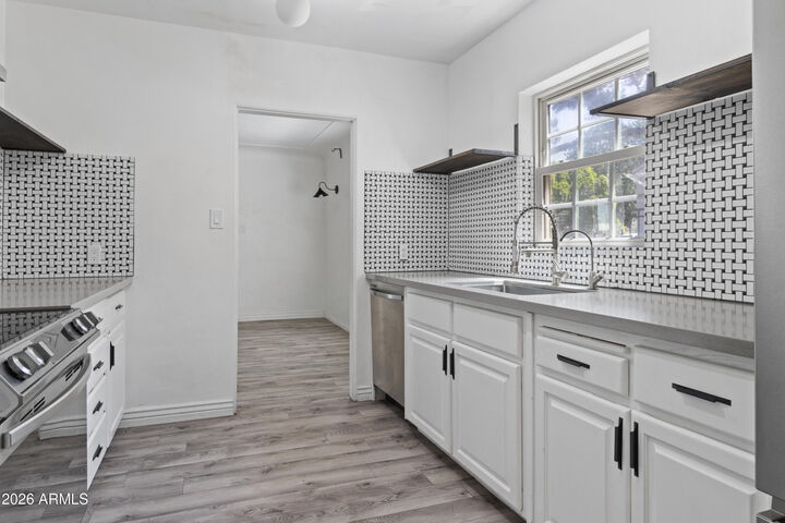 Property Photo: 5913 W Gardenia Avenue AZ 85301