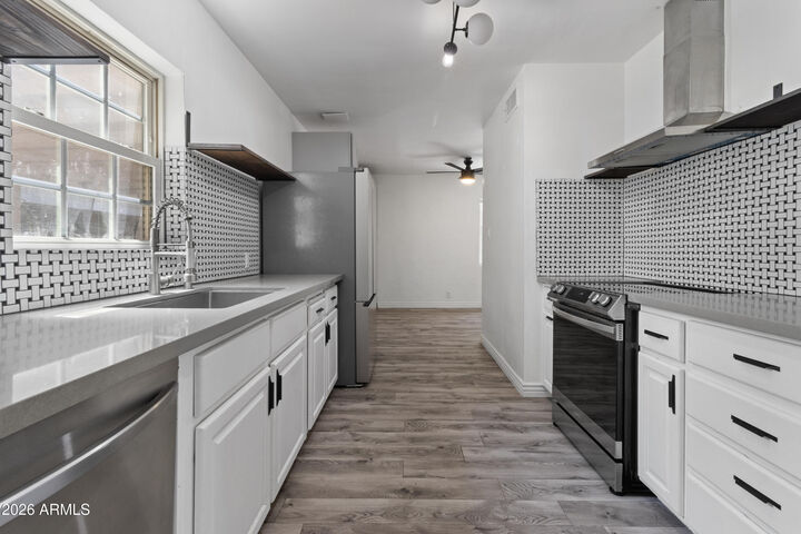 Property Photo: 5913 W Gardenia Avenue AZ 85301