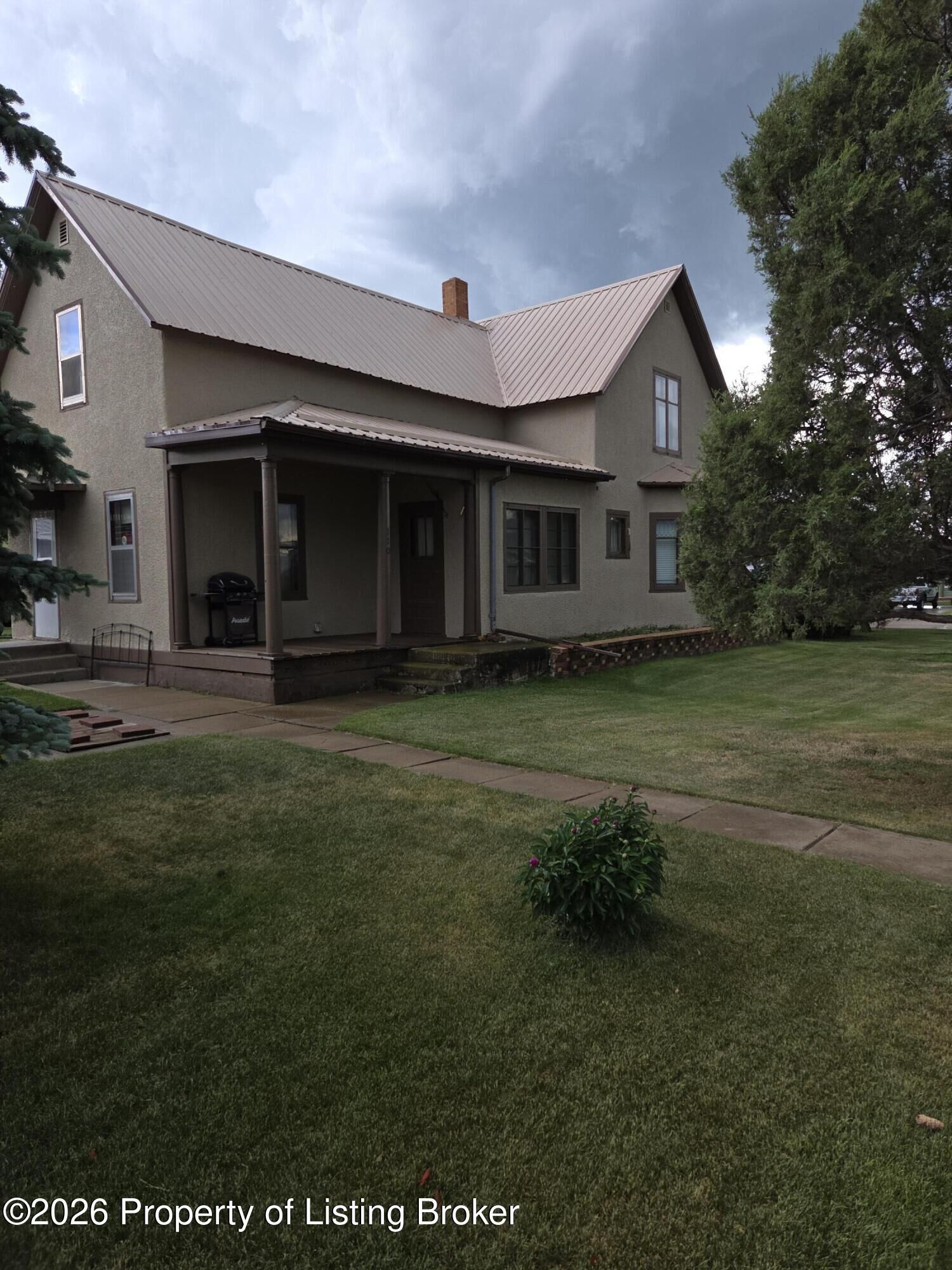 Property Photo: 110 Elm Avenue W ND 58631
