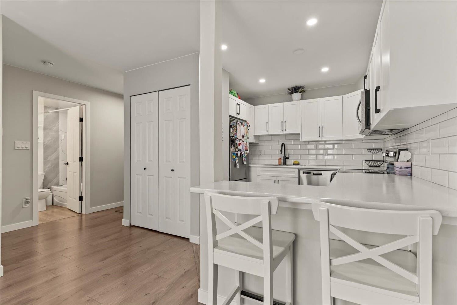 Property Photo:  45749 Spadina Avenue 211  BC V2P 1T5 