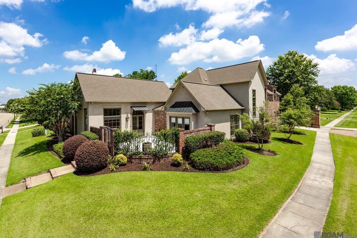 Property Photo:  10757 Royal Ridge Ave  LA 70810 
