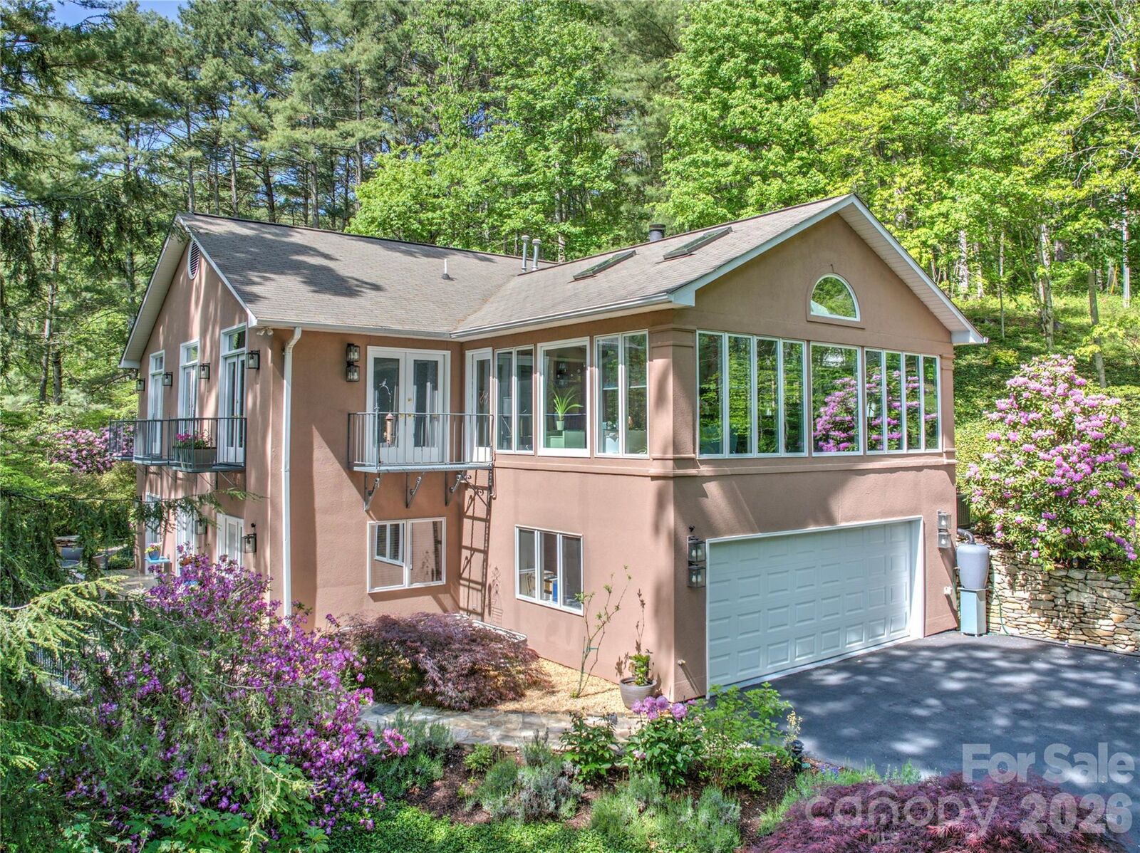 Property Photo:  200 Robinhood Road  NC 28804 