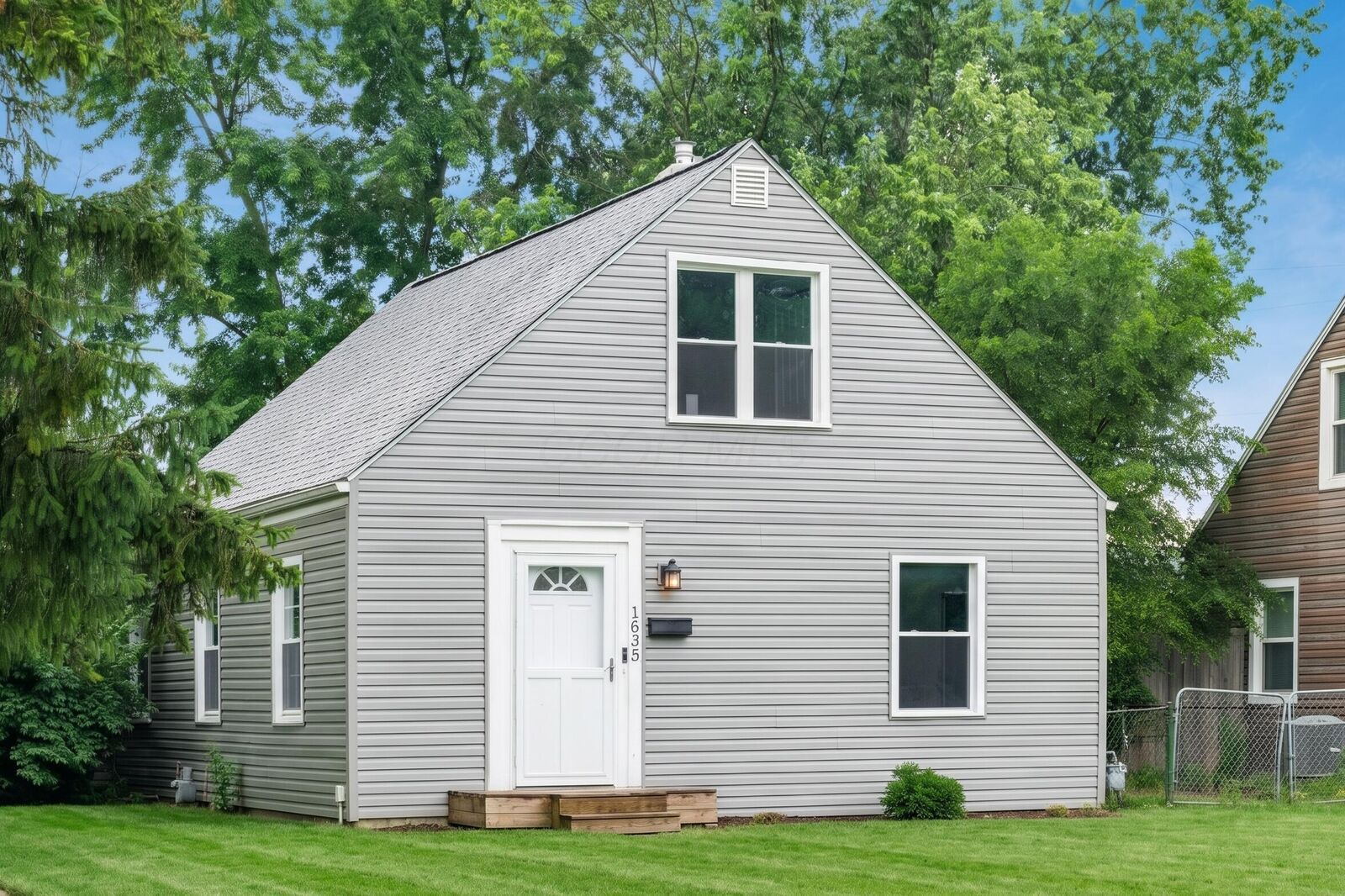 Property Photo:  1635 S Champion Avenue  OH 43207 