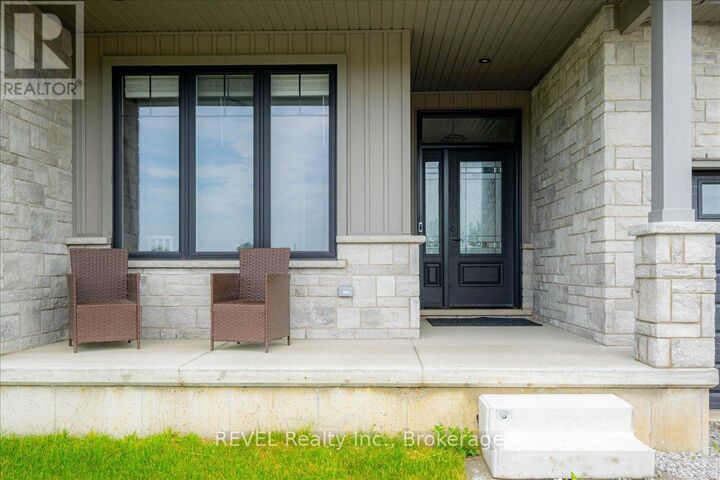 Property Photo:  371 Argyle Avenue  ON N4B 0B2 