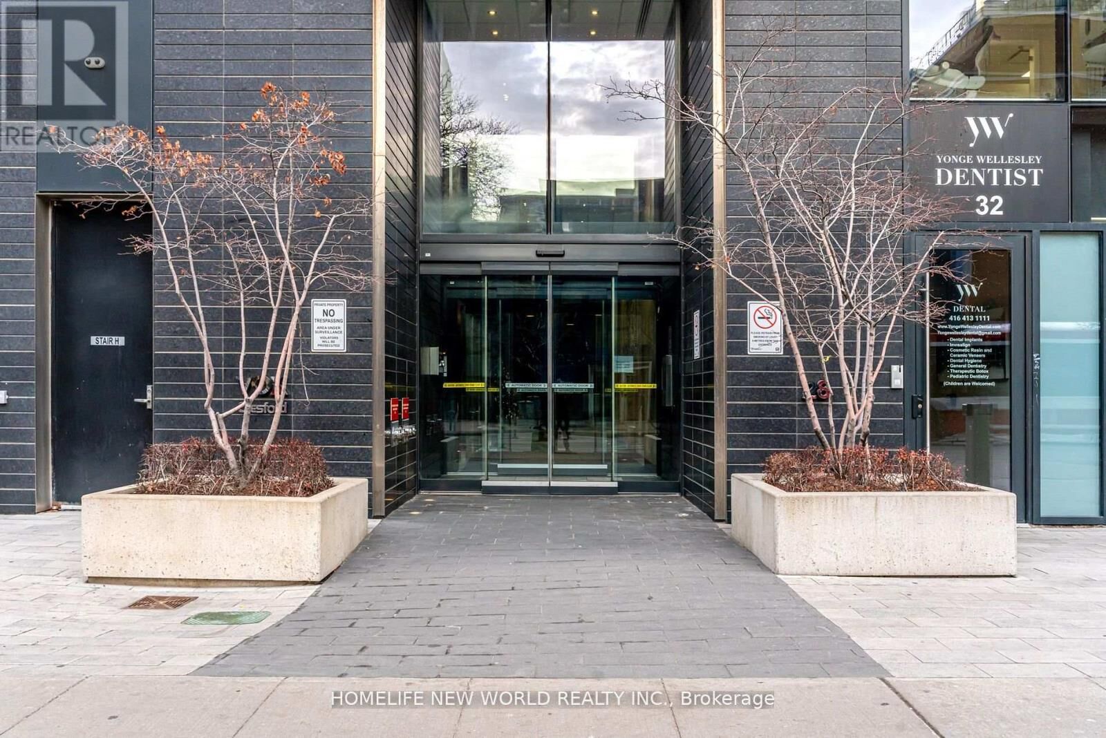 Property Photo:  28 Wellesley Street East 1701  ON M4Y 1G3 