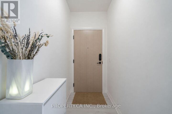 Property Photo:  280 Dundas Street West 1702  ON M5T 0E3 