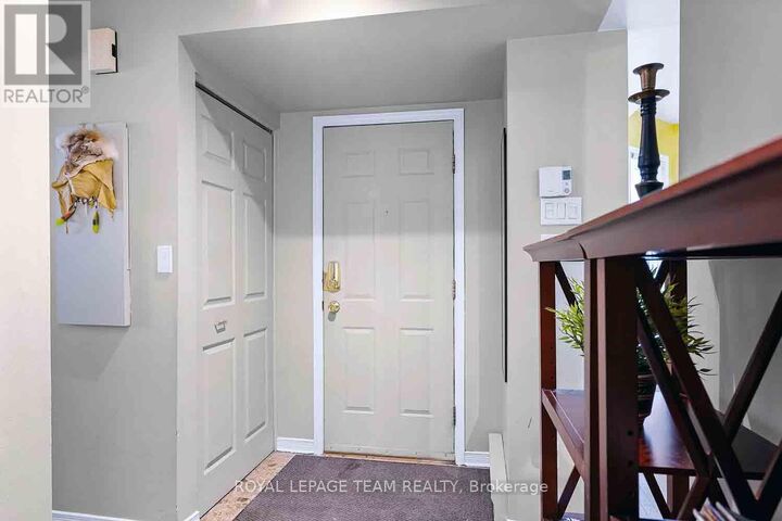 Property Photo: 220 Wilbrod Avenue 2 ON K1N 6L6