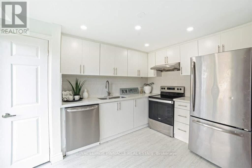 Property Photo:  733 Parkview Crescent  ON N3H 5A1 