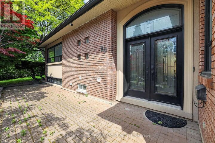 Property Photo:  80 Beaumonde Heights Drive Upper  ON M9V 1V9 