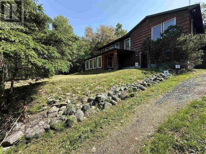 179 Camelot Drive — photo 1