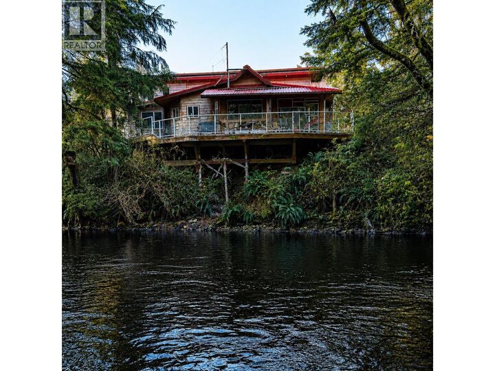 593 Beach Road — photo 1