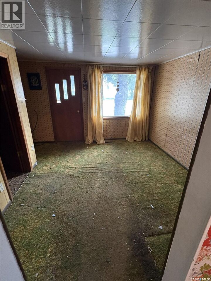 Property Photo: 124 10th Street SK S0K 2A0