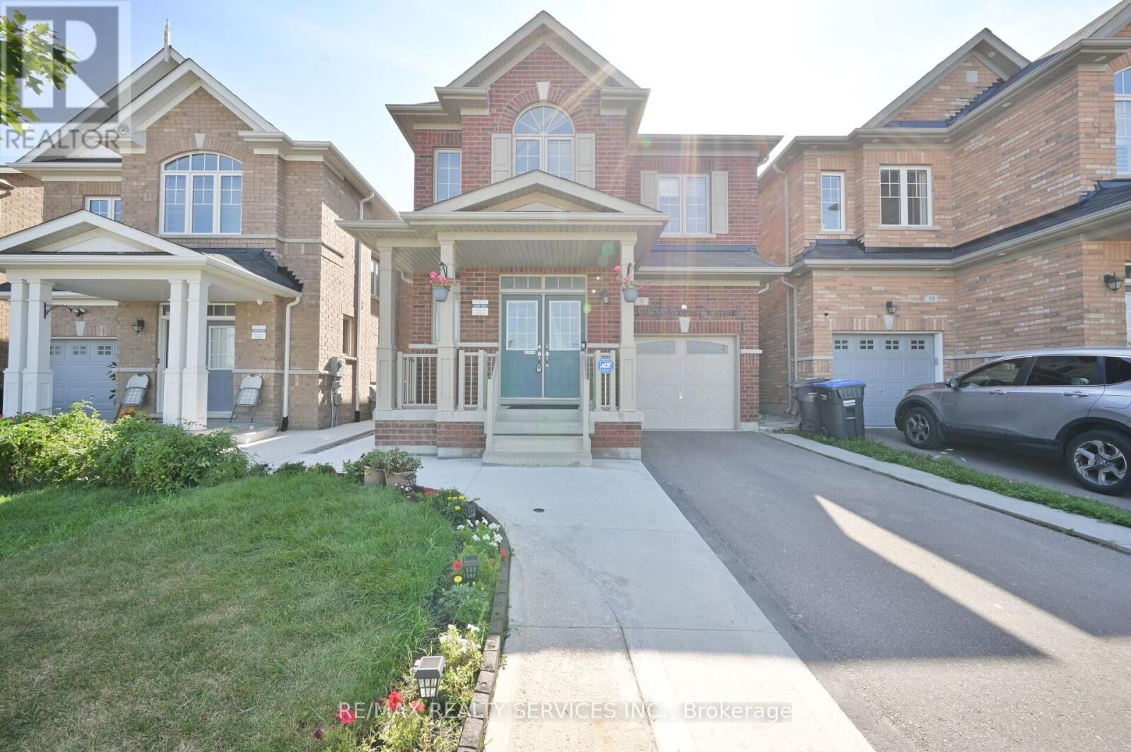 Property Photo:  21 Exhibition Crescent  ON L7A 4B9 
