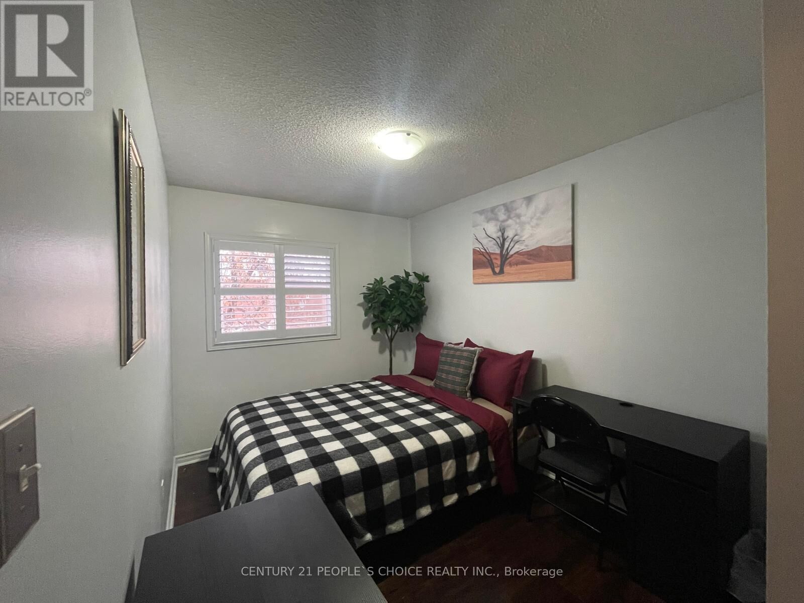 Property Photo:  54 Carrie Crescent Room  ON L6Y 4Z1 