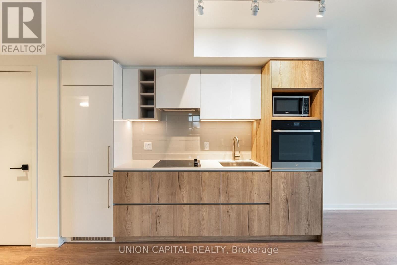 Property Photo: 319 Jarvis Street 3702 ON M5B 0C8