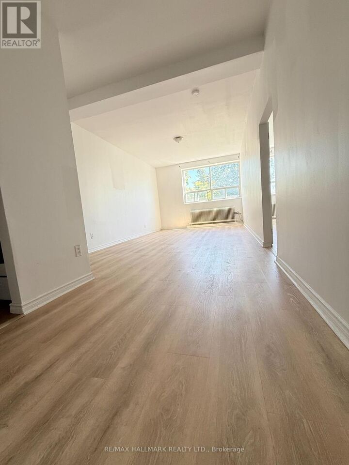 Property Photo: 2881 Lawrence Avenue East 3 ON M1P 2S9