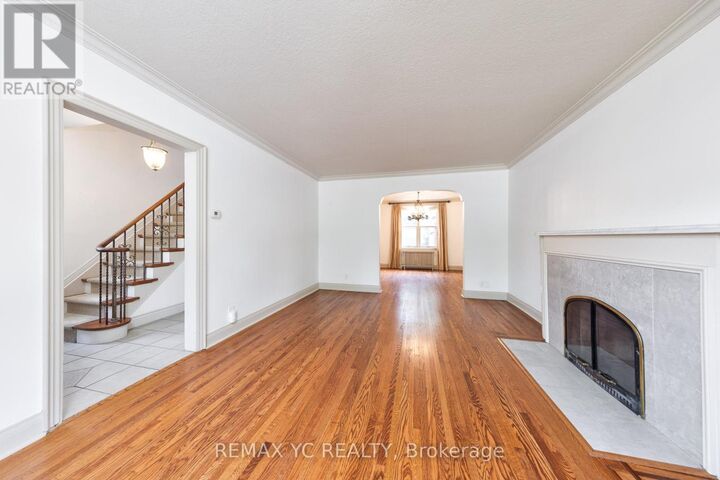 Property Photo: 425 Broadway Avenue ON M4G 2R3