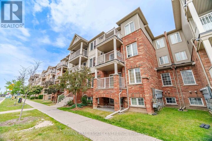 Property Photo:  153 Isaac Devins Boulevard 2  ON M9M 0C5 
