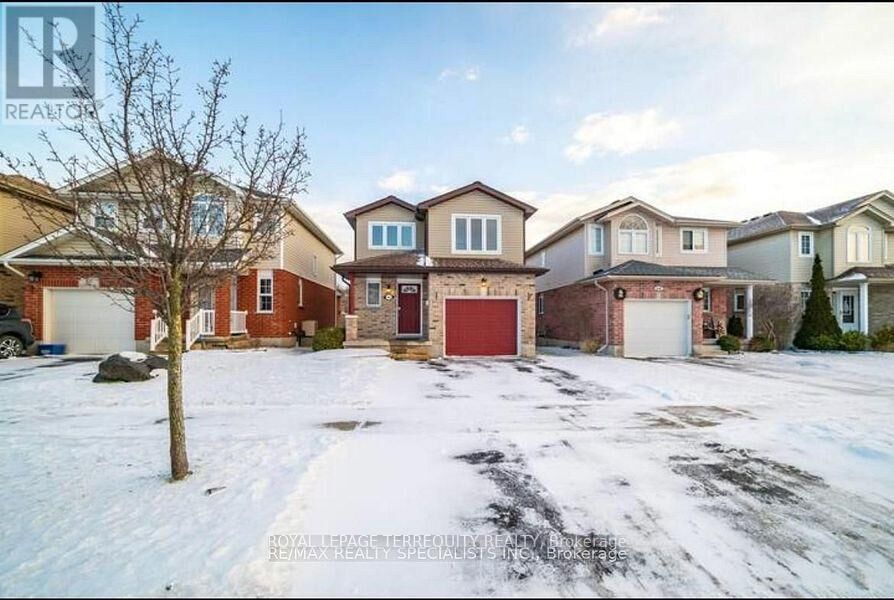 Property Photo: 60 Everglade Crescent ON N2E 3Y6