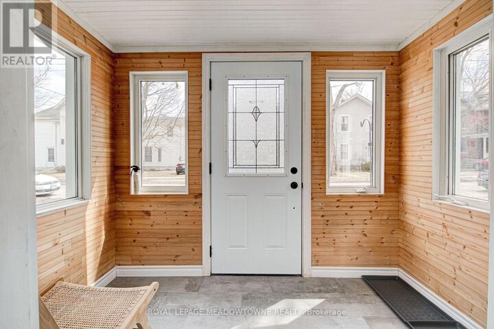 Property Photo:  205 Liverpool Street A  ON N1H 2L6 