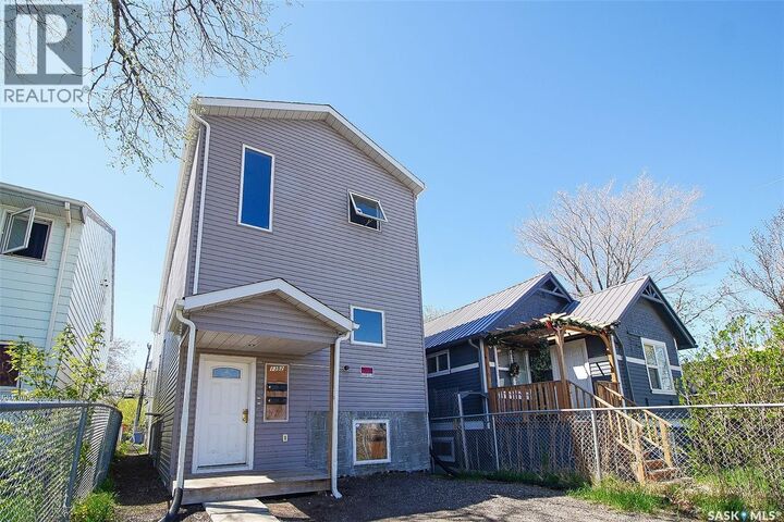 Property Photo:  1352 Angus Street  SK S4T 1Y8 