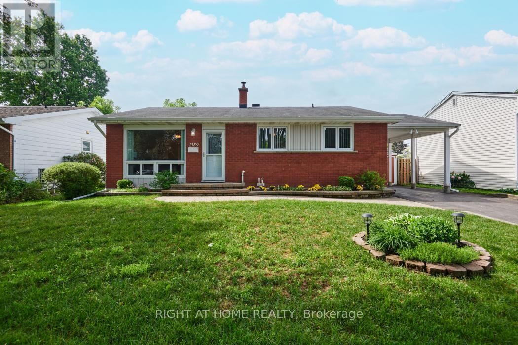 Property Photo: 2159 Monson Crescent ON K1J 6A7