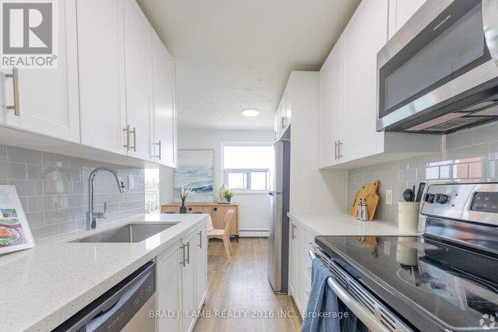 Property Photo:  718 Lawrence Road East 204  ON L8K 1Z6 